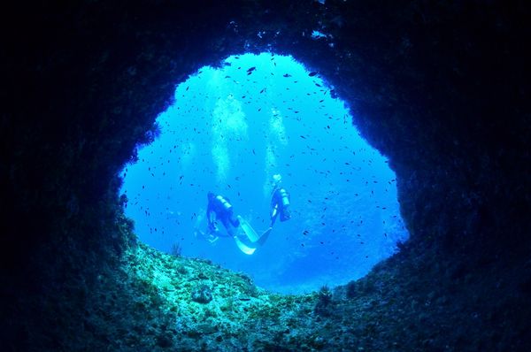 伊江島の水中トンネル