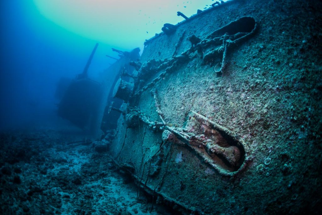 エモンズ(USS Emmons)の船首