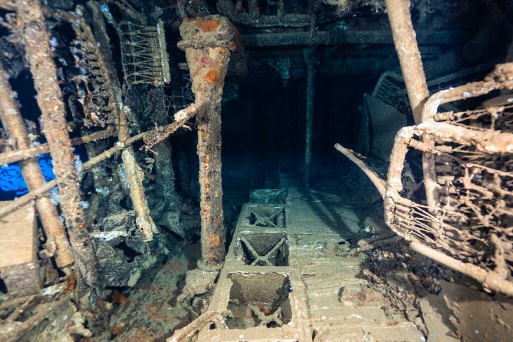 エモンズ・USS EMMONS / 船尾下層の船員室