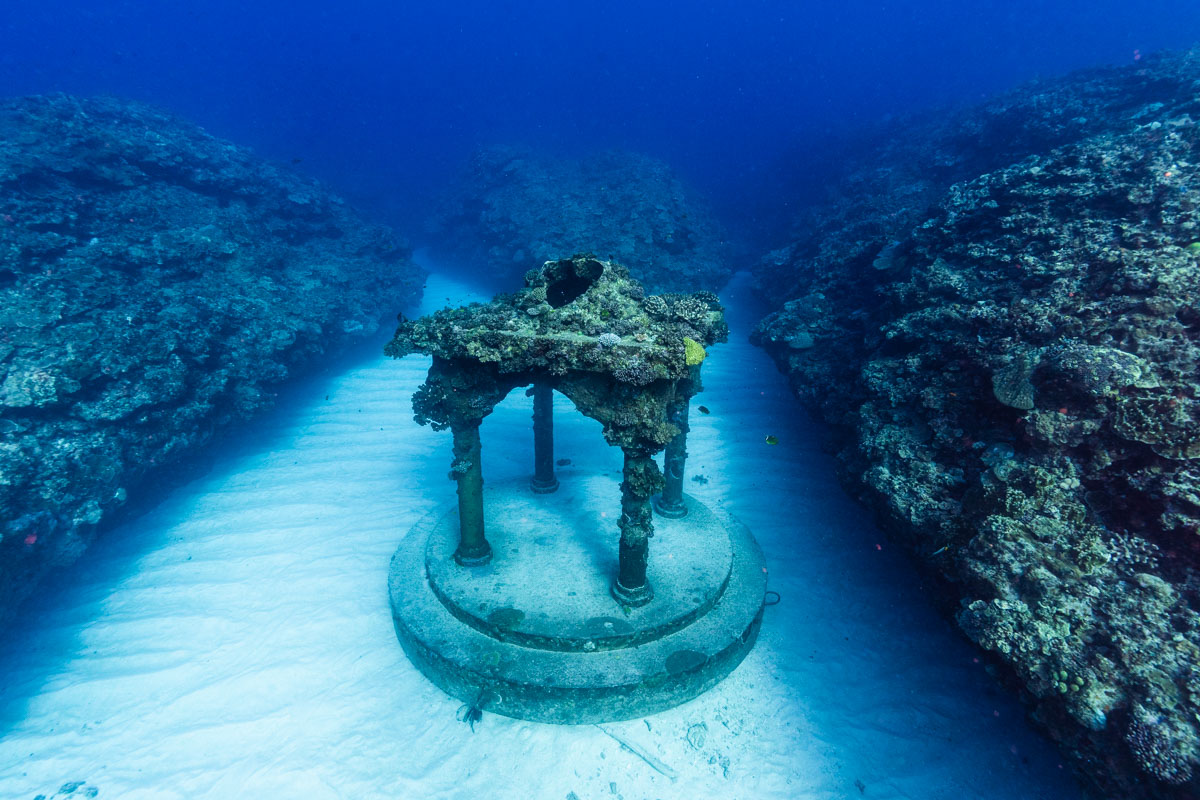 古代ギリシャ宮殿のような与論島の「海中宮殿」②