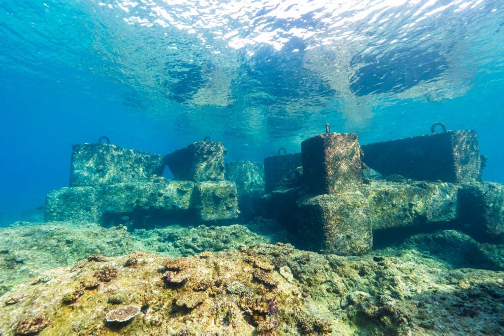 アクアポリス(海上都市跡)の海底遺跡・浅瀬のブロック