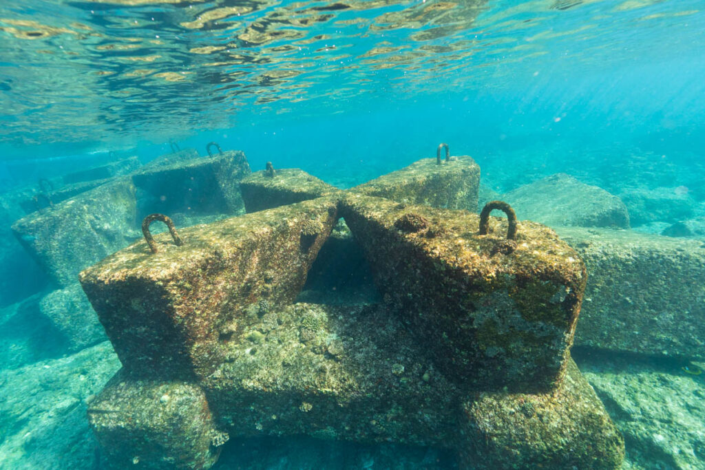 アクアポリス(海上都市跡)の海底遺跡・水面からのブロック
